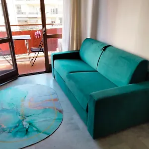 Appartement F1 Pres Tramway Et, Nice